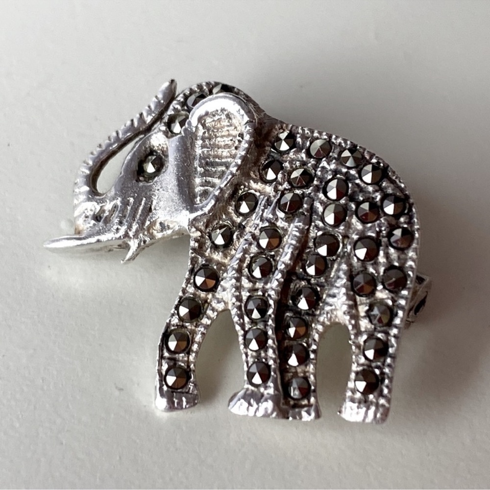 VNT Sterling Silver marcasite elephant pin brooch stamped 925 + artist signature